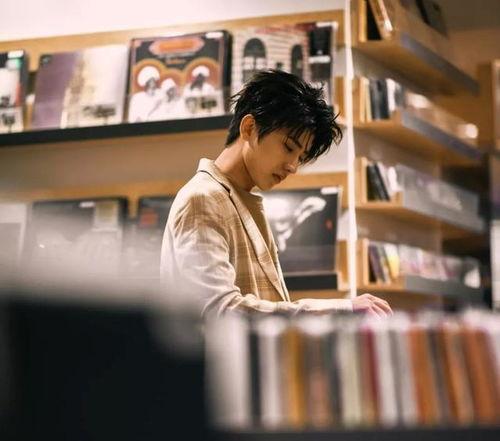 蔡徐坤宿舍花絮,青春气息满满，兄弟情谊深厚